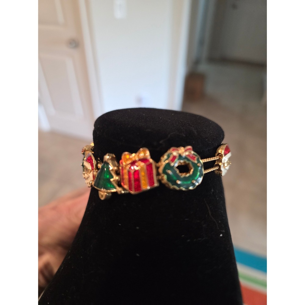Whimsical Christmas Charm Bracelet VINTAGE AVON - Picture 5 of 6